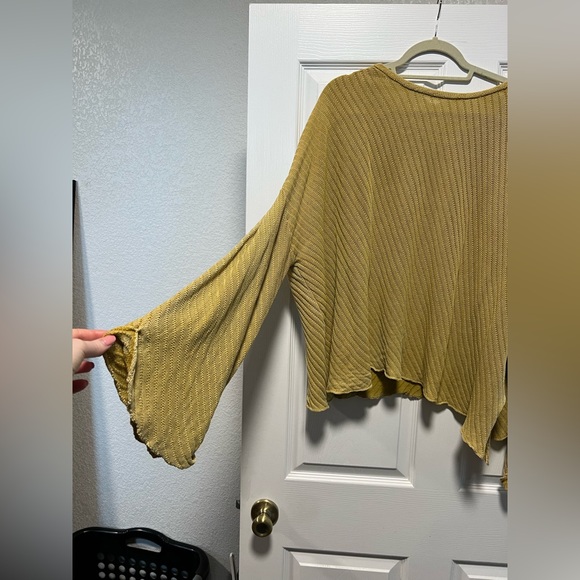 Cute sweater - Picture 2 of 2